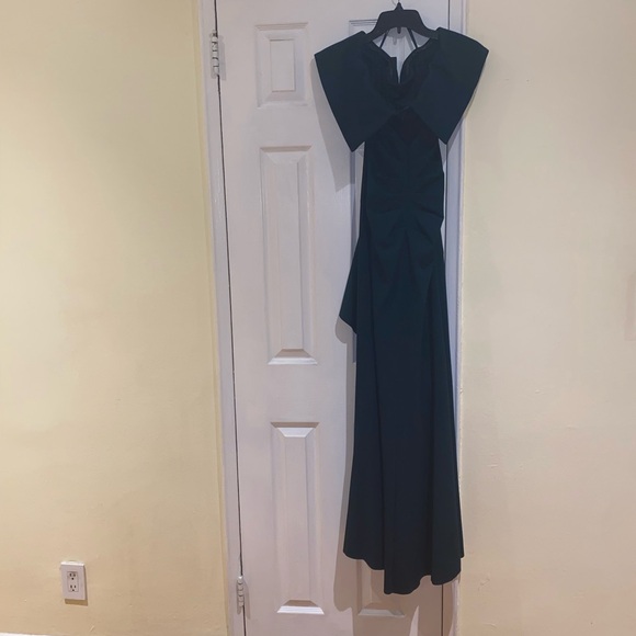 Xscape Sleeveless Formal Green Dress, Size 4 - Picture 3 of 9